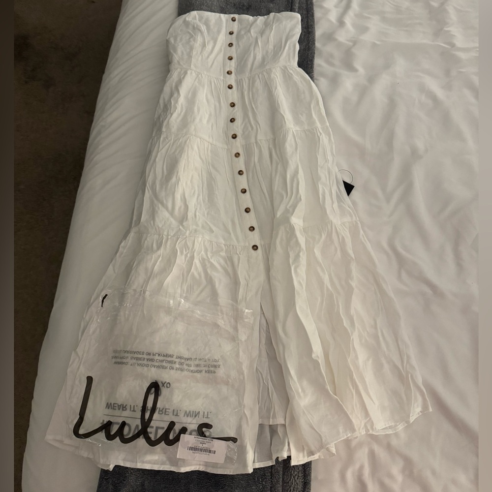 Lulu's White strapless dress size small with tags